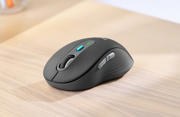 Nástroj Logi AI Prompt Builder možno použiť s viacerými novšími myšami a klávesnicami Logitech, k dispozícii je však aj špeciálna edícia bezdrôtovej myši M750 s vyhradeným tlačidlom.