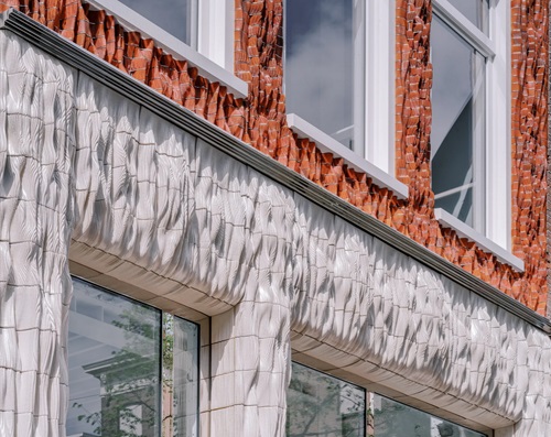 3D tlačená zvlnená fasáda projektu Ceramic House.
