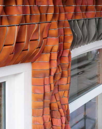 3D tlačená zvlnená fasáda projektu Ceramic House.