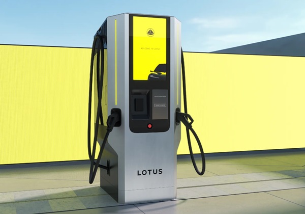 Kvapalinou chladená 450-kW univerzálna nabíjačka Lotus Flash Charge.