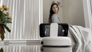 Motorizovaný stojan na smartfón s umelou inteligenciou AuTurn.