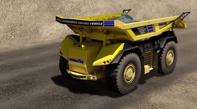 Autonómne ťažobné nákladné vozidlo Komatsu sa dokáže pohybovať rovnako dobre dopredu ako aj dozadu