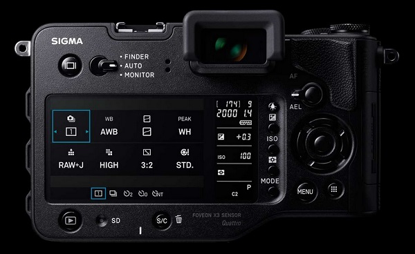 Fotoaparát Sigma sd Quattro H má zabudovaný duálny LCD displej, ktorého druhý displej slúži na zobrazenie stavu pri snímaní