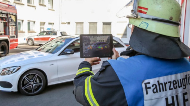 Po načítaní QR kódu z automobilu Mercedes sa v aplikácii Rescue Assist App zobrazia záchranné informácie