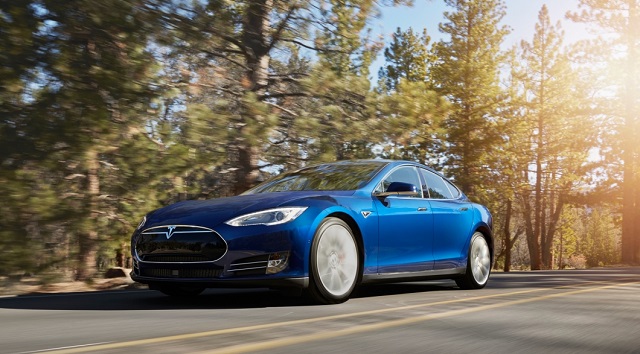 Tesla, Model S, elektromobil, automobil, vozidlo, auto, aktualizácia, Autopilot, firmvér, polo-autonómny systém, senzor, technológie, novinky