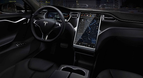 Tesla dodala výkon batériám a má nový elektromobil