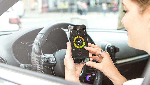 Zariadenie TomTom Curfer okrem sledovania vodičských návykov poskytne samozrejme aj informácie o systéme pripojeného vozidla