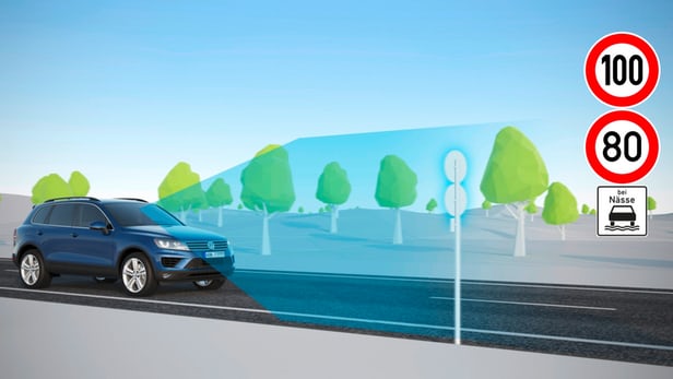 Nový systém Dynamic Road Sign Display od automobilky Volkswagen dokáže rozponať dopravné značky a upozorní na ne vodiča