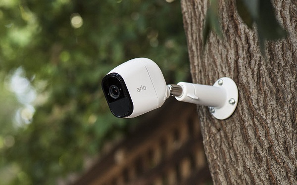 Bezpečnostná kamera Arlo Pro dokáže odolávať všetkým poveternostným podmienkam