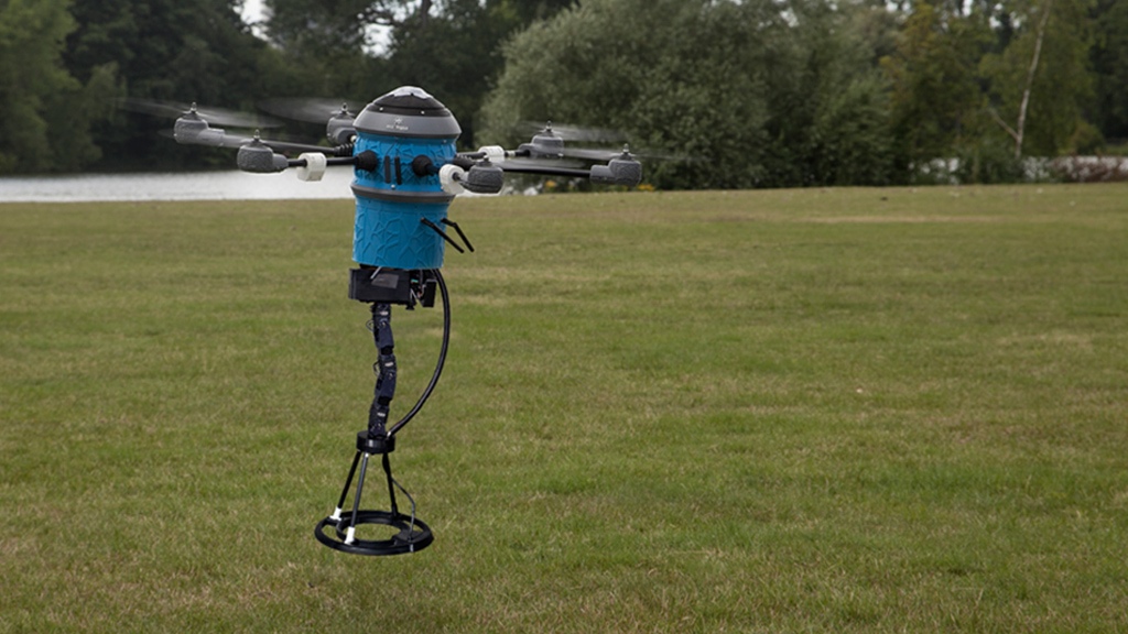 Detektor kovov pripevnený k dronu Mine Kafon Drone vyhľadá v danej oblasti ukryté míny