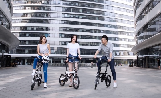 Skladací elektrický bicykel Mi Qicycle je poháňaný vysokorýchlostným 250 W motorom