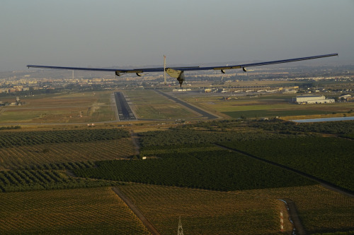 Solárne poháňané lietadlo Solar Impulse prekonalo Atlanitk a úspešne pristálo v španielskej Seville