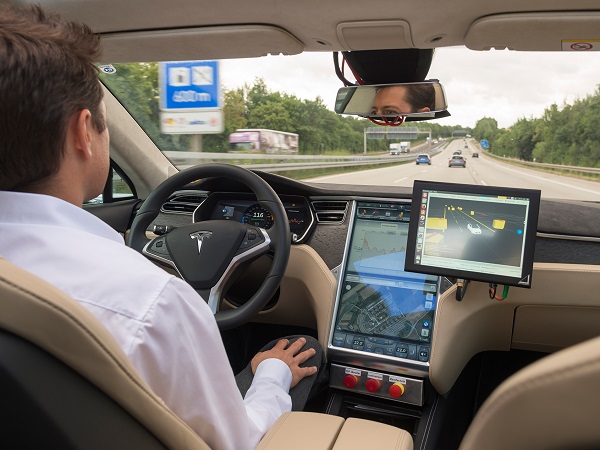 Bosch, autopilot, autonómne vozidlo, auto, automobil, vozidlo, šoférovanie, pilot, atonómny automobil, diaľnica, bezpečnosť, technológie, novinky, inovácie, technologické novinky
