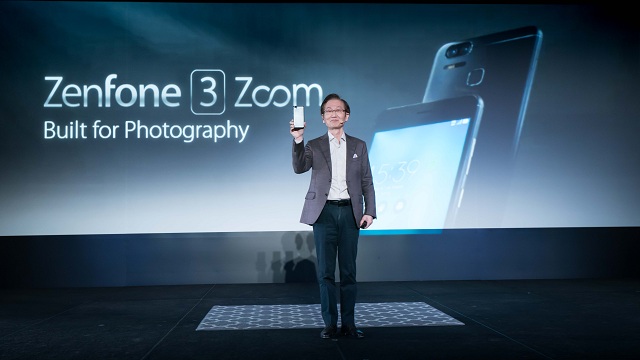 Predseda spoločnosti ASUS, Jonney Shih, predstavil nové smartfóny ASUS ZenFone AR a ZenFone 3 Zoom počas tlačovej konferencie Zennovation v Las Vegas.