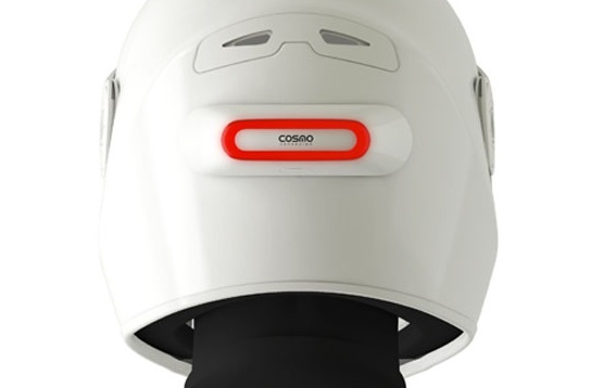 Bezpečnostné brzdové svetlo Cosmo Connected je so sprievodnou mobilnou aplikáciou prepojené cez Bluetooth