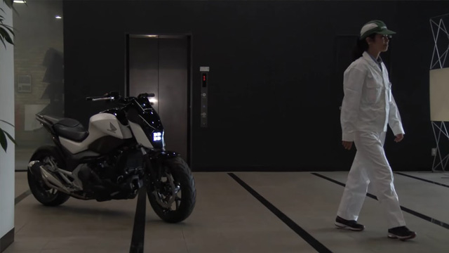 Honda predstavila motorku, ktorá sa zaobíde bez jazdca