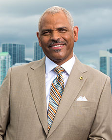 Arnold Donald (Carnival Corp.)