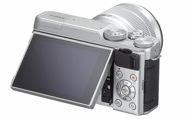 Fotoaparát Fujifilm X-A10 je prispôsobený pre nadšencov selfie fotografovania