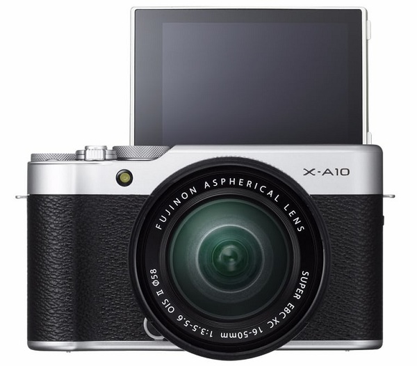 3 palcový displej fotoaparátu Fujifilm X-A10 sa dá vyklopiť o 180 stupňov smerom k používateľovi