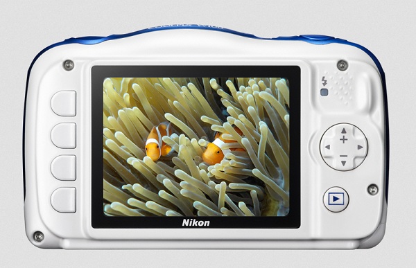 Fotoaparát Nikon Coolpix W100 má odolné a vodotesné telo