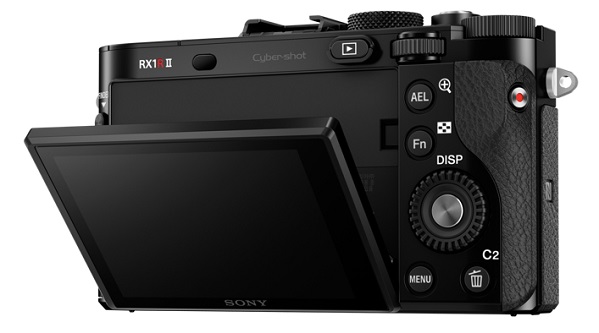 Sony, fotoaparát, RX1R II, Wifi, NFC, OLED, LCD, RAW, Full HD, BIONZ X, Zeiss Sonnar T*, BSI Exmor R CMOS, low-pass filter, full frame
