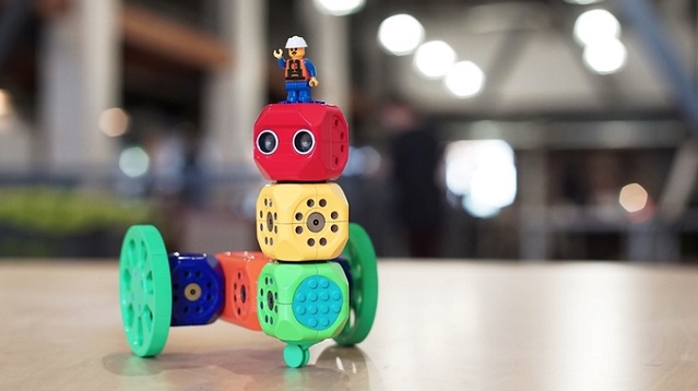 robot, deti, dieťa, hračka, modulárny robot, senzor, Lego adaptér, start-up, Robo Wunderkind, Wunderkind, softvér, aplikácia, iOS, Android, API, MIT Scratch, technológie, novinky