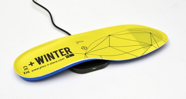Vyhrievané vložky do topánok +Winter sa nabíjajú bezdrôtovo cez nabíjaciu podložku