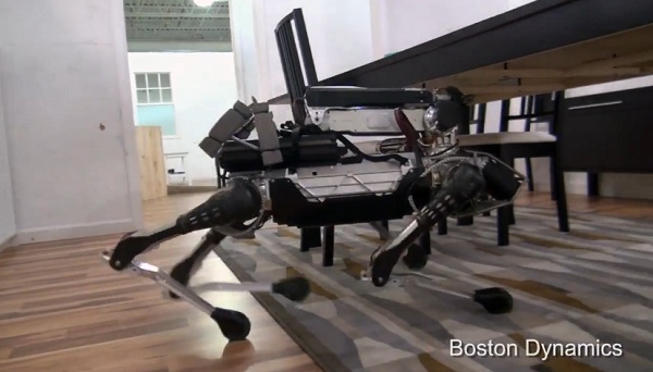 Robot SpotMini je prezentovaný ako autonómny pomocník pre domáce práce
