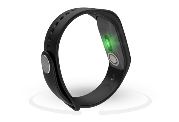 Fitness náramok TomTom Touch využíva pre meranie údajov o vašom tele technológiu bioelektrickej impedancie
