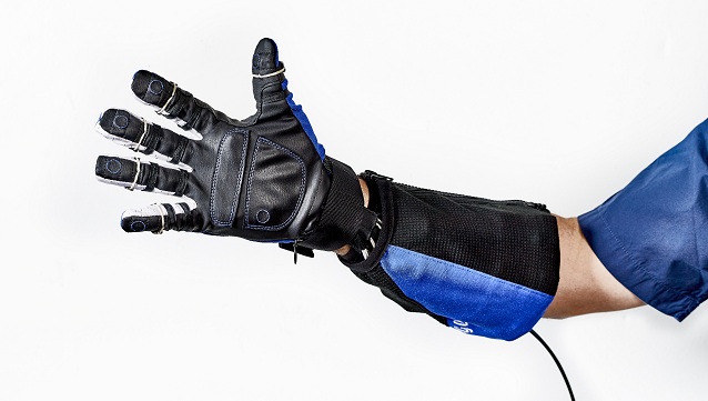 Robotické rukavice RoboGlove sú navrhnuté tak, aby dokázali znížiť silu tlaku a zaťaženie na svalstvo pri používaní náradia