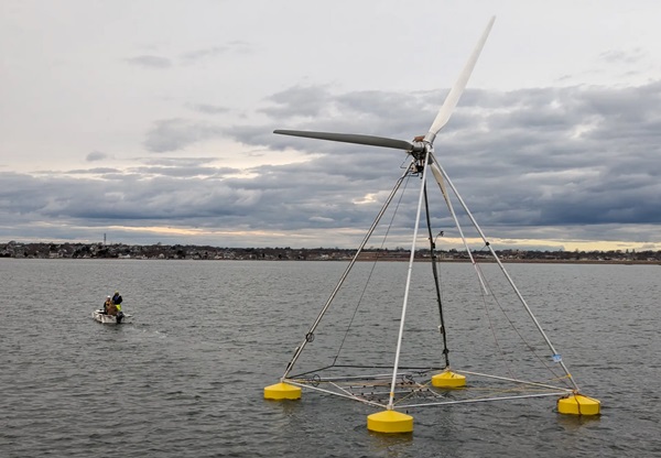 Spoločnosť T-Omega nasadila prototyp svojej revolučnej konštrukcie plávajúcej veternej turbíny v mierke 1 : 16.