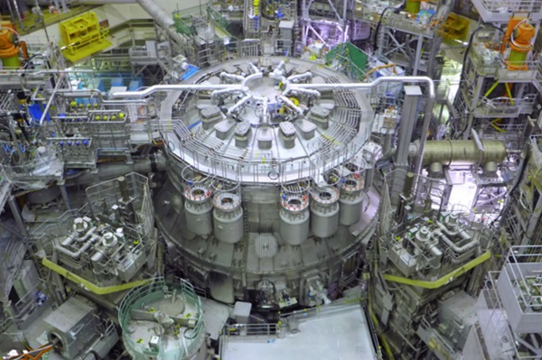 Tokamak fúzny reaktor JT-60SA sa vyvíja už od roku 1970.