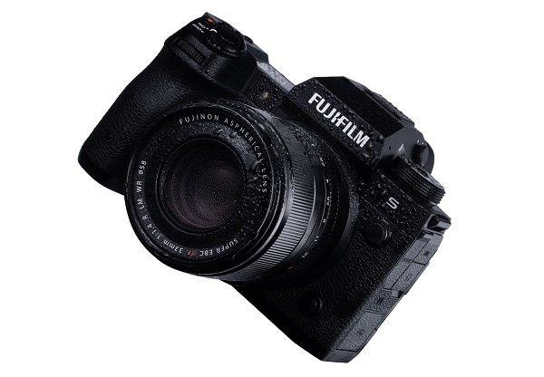 Bezzrkadlový fotoaparát Fujifilm X-HS2.