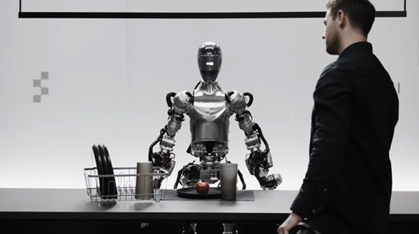 Vďaka spolupráci medzi spoločnosťami Figure a OpenAI dokáže humanoidný robot Figure 01 konverzovať s ľuďmi v reálnom čase a reagovať na požiadavky.