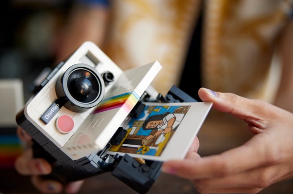 Súprava Lego Ideas Polaroid OneStep SX-70.