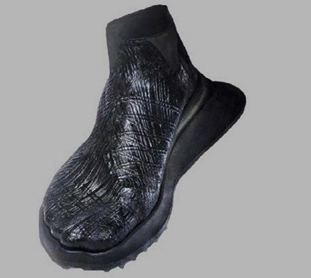 Zvršok obuvi vyrobený z jedného kusu novej bakteriálnej celulózy.