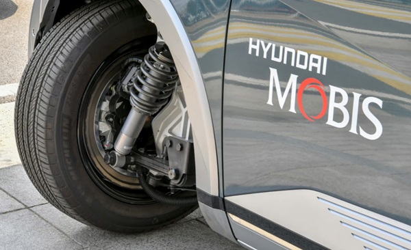 Otočné e-koleso Hyundai Mobis e-Corner.