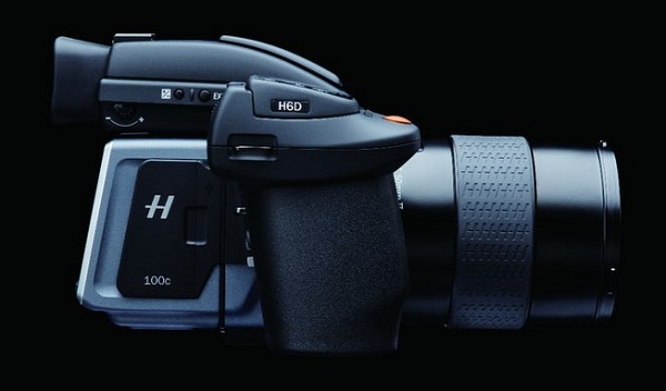 Dron DJI M600 Pro nesie fotoaparát Hasselblad H6D-100c, ktoré snímač má rozlíšenie 100 megapixlov