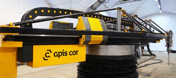 Spoločnosť Apis Cor vytvorila prenosnú 3D tlačiareň, ktorá je navrhnutá pre výstavu malých domov