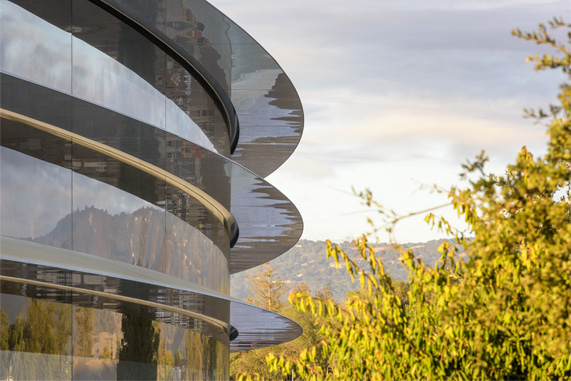 Areál Apple Park s futuristickým dizajnom architektúry by mal byť dokončený v apríli tohto roku