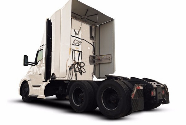 Systém automaticky vyklápacích krídiel TruckWings zvýši aerodynamické vlastnosti nákladného vozidla a zníži spotrebu paliva počas jazdy na diaľnici.