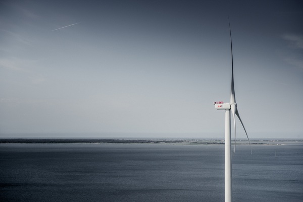 Pobrežná veterná turbína V164 - 9 MW od dánskej spoločnosti MHI Vestas Offshore Wind počas testov vytvorila rekord v generovaní energie pre komerčné pobrežné veterné turbíny