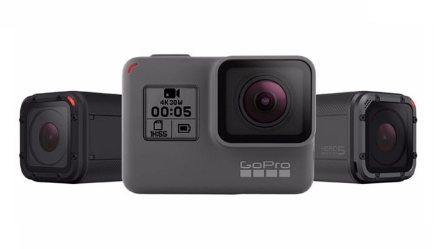 Spoločnosť GoPro predstavila nové akčné kamery Hero5 Black (v strede) a Hero5 Session (po oboch stranách) 
