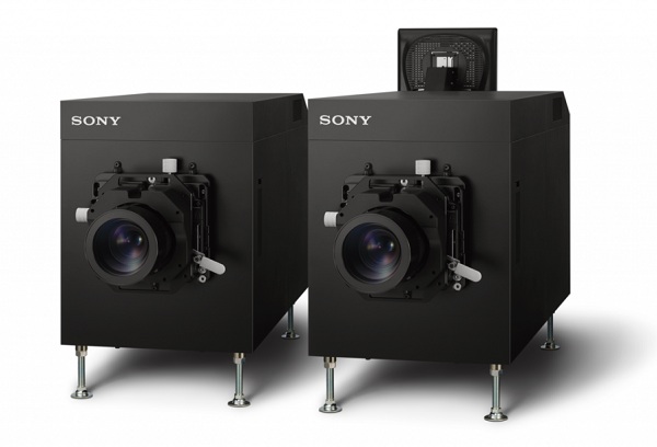 Spoločnosť Sony predstavila nový modelový rad digitálnych laserových projektorov SRX-R800, ktoré sú schopné premietať v rozlíšení 4K a do výbavy dostali aj technológiu pre zlepšenie obrazu High Dynamic Range (HDR).