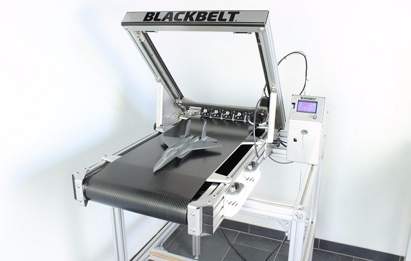 3D tlačiareň BlackBelt 3D bude k dispozícii ako stolová jednotka, alebo ako samostatný stroj stojaci na podlahe.