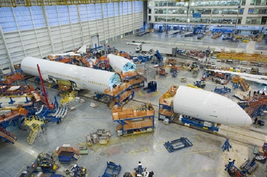 Spoločnosť Boeing finalizuje montážne práce na svojom prvom lietadle Dreamliner 787-10