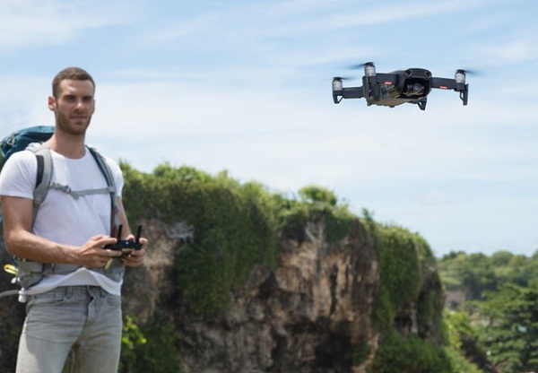 Kompaktný dron DJI Mavic Air so 4K kamerou a novým letovým systémom FlightAutonomy 2.0.