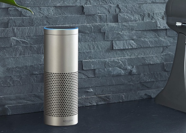 Inteligentný reproduktor Amazon Echo Plus s funkciou digitálnej asistentky Alexa.