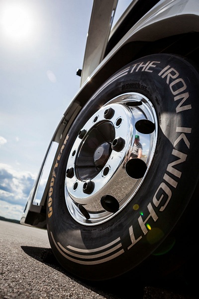 Nákladné pneumatiky od spoločnosti Googdyear prekonali dva rýchlostné rekordy