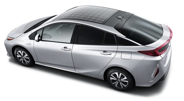 Solárna strecha od Panasonicu by mohla zvýšiť učinnosť automobilu Toyota Prius PHEV až o 10 percent